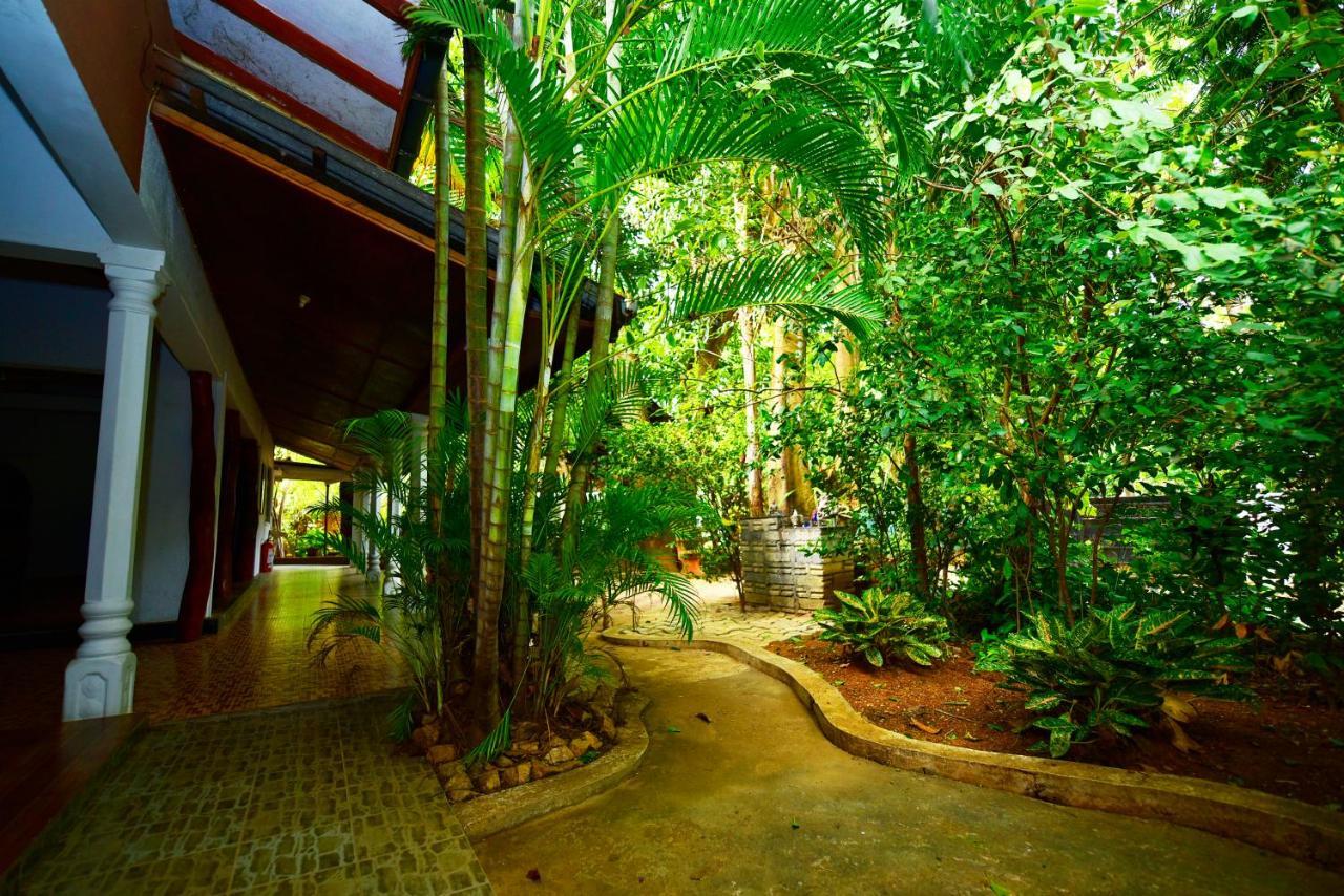 Ariya Rest & Ayurveda Spa Polonnaruwa Buitenkant foto